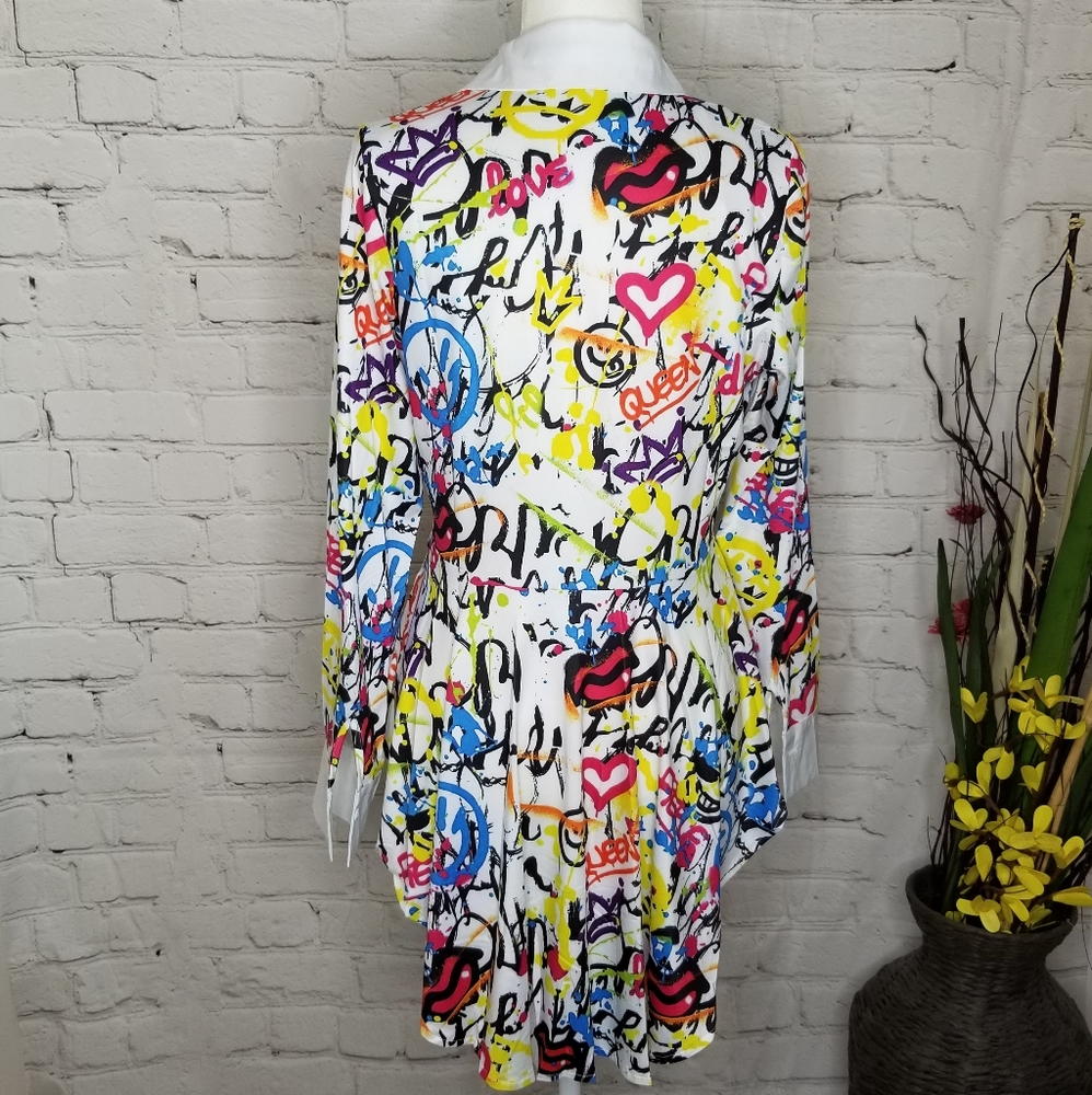NWT Highlight Long sleeve graffiti multicolor flare back top - Picture 3 of 4